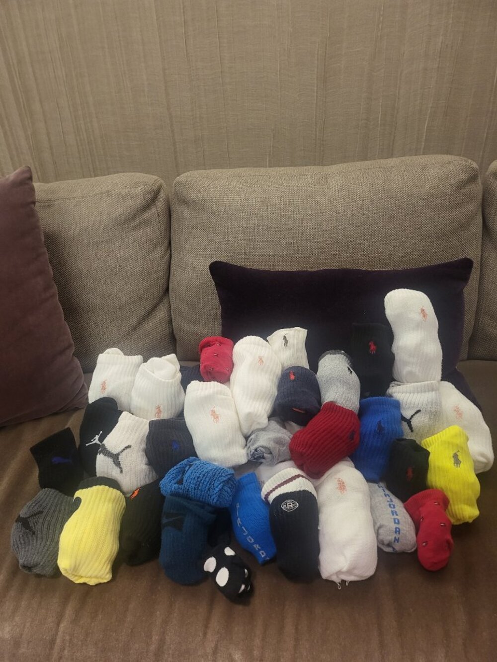 42 pairs of socks in a variety of sizes - Picture 2 of 4